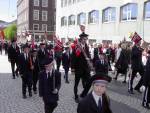 Nordns Bataillon marsjerer forbi Hovedbrannstasjonen