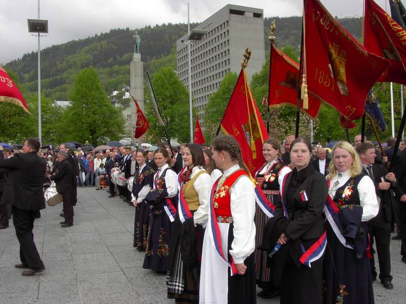 Gamledamene til Lungegaardens str oppstilt